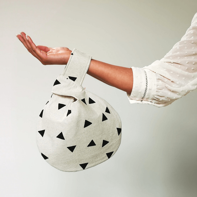 Knot Handbag - Natural & Black Triangle