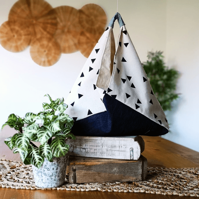 Market Bento Bag - Natural &amp; Black Triangles